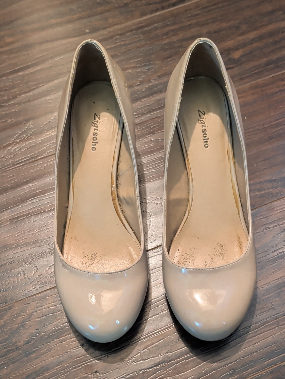 Zigi Soho Women's Cream Patent Round-Toe Heels